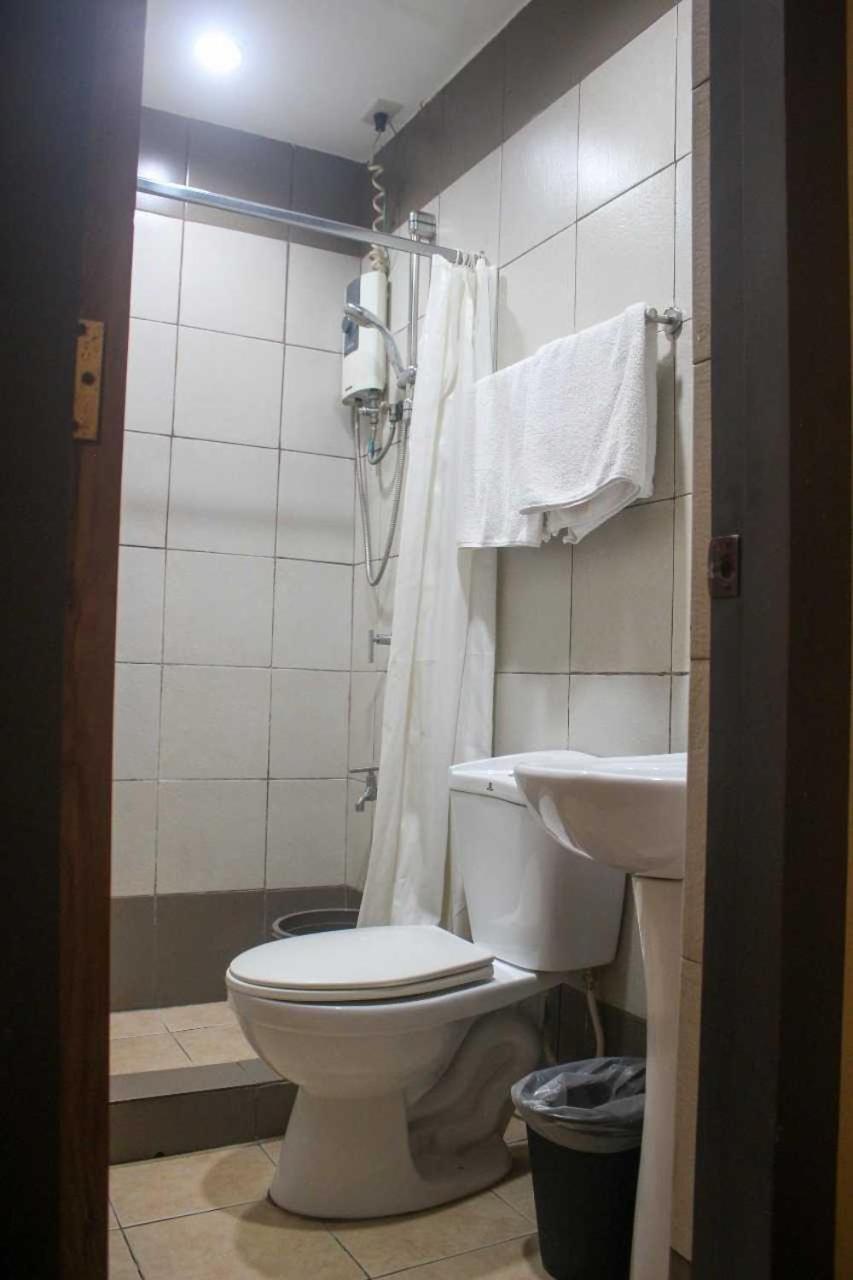 Oyo 1011 First Hotel مانيلا المظهر الخارجي الصورة