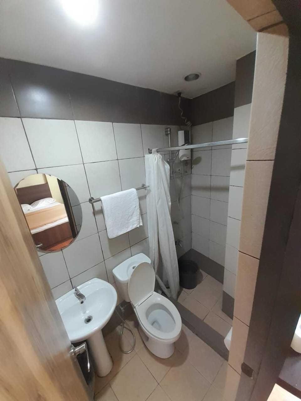 Oyo 1011 First Hotel مانيلا المظهر الخارجي الصورة