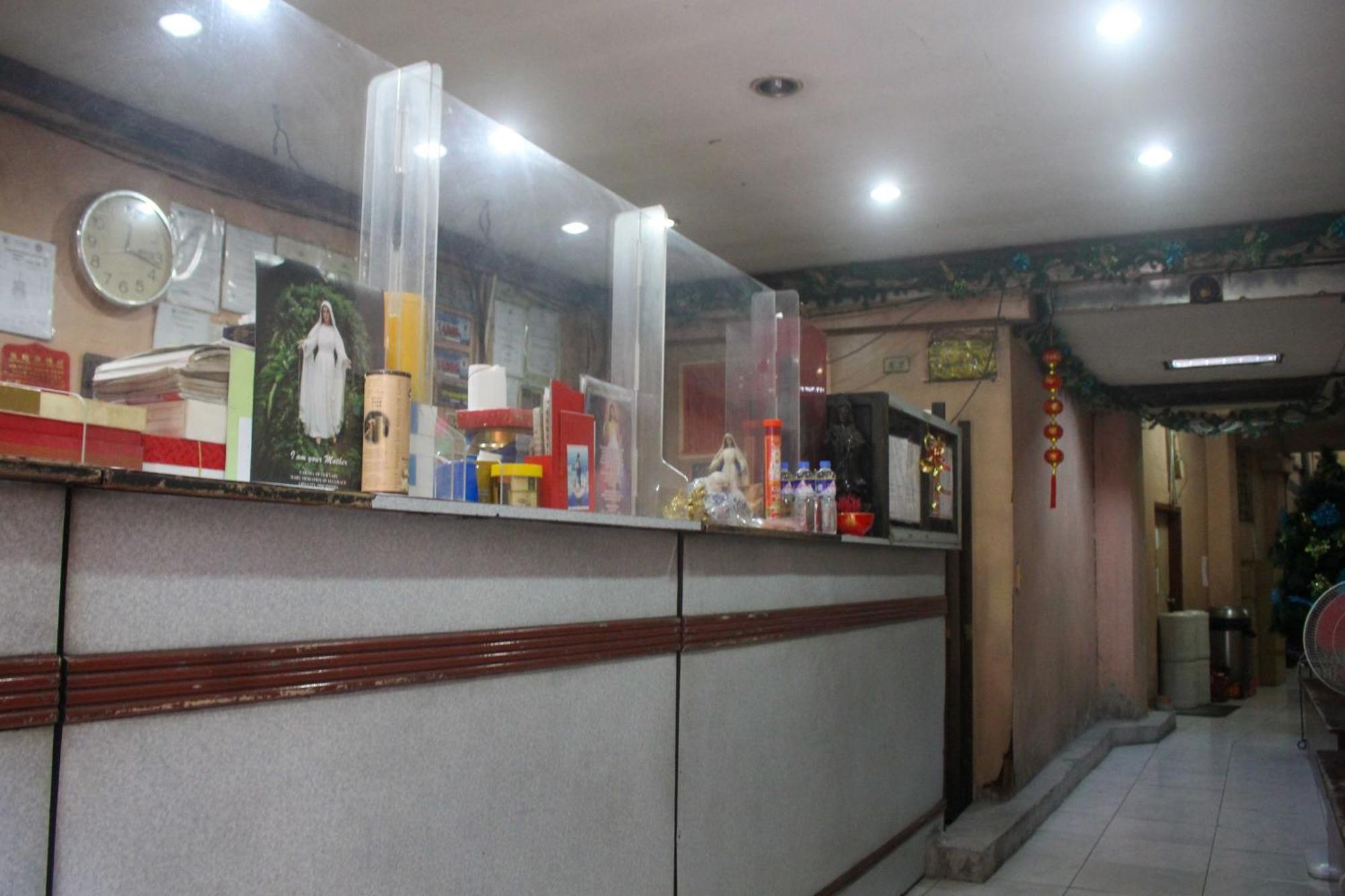 Oyo 1011 First Hotel مانيلا المظهر الخارجي الصورة