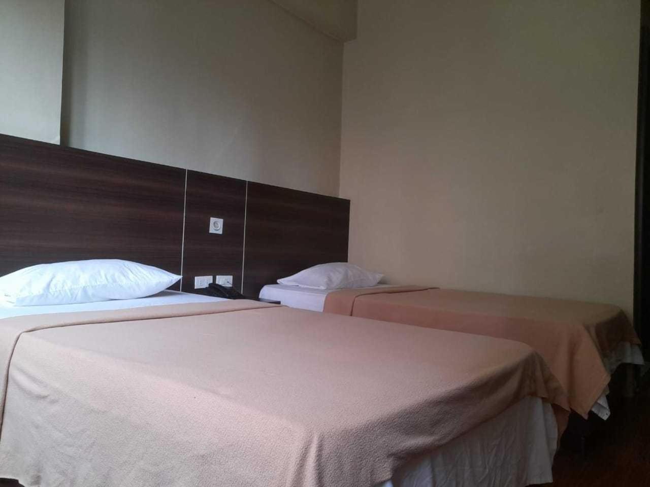 Oyo 1011 First Hotel مانيلا المظهر الخارجي الصورة